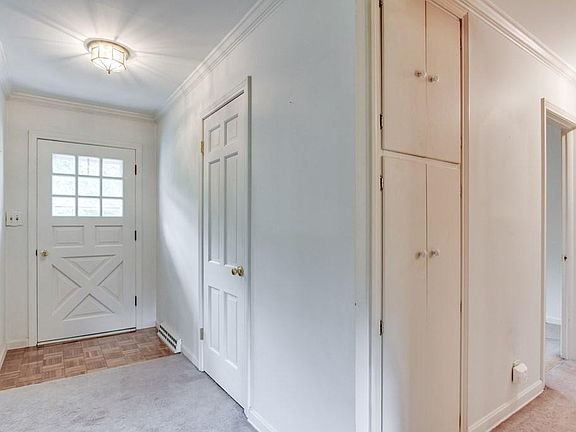 3rd image of 451 Fairoaks Blvd