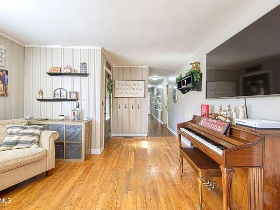 3rd image of 3306 Bluebell Ln