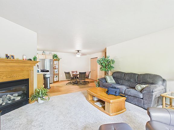 5th image of 3325 N Casaloma Dr APT 40
