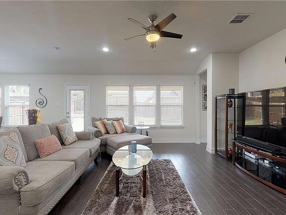 3rd image of 1122 Berrydale Dr