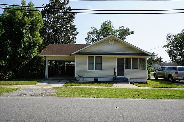 1st image of 104 W Lawson St