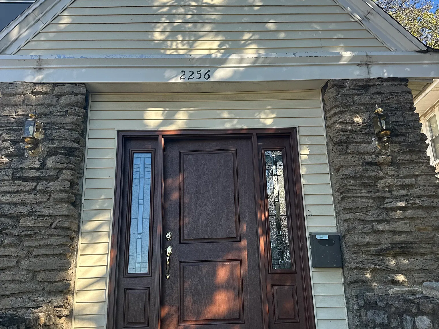 4 bed, 2300 sqft, $2,500 — Photo 2