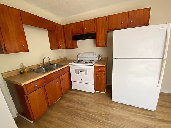 3rd image of 470 Linda Dr SE