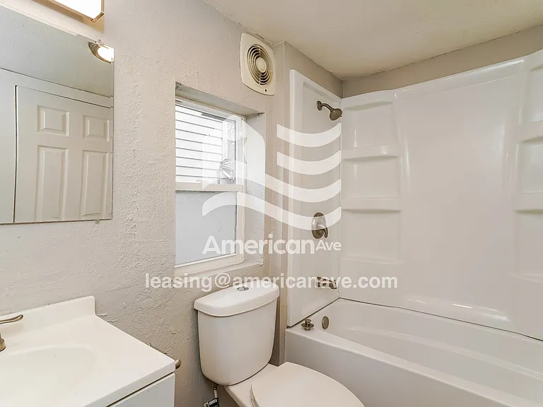 991606_010_main_bathroom_10.jpg