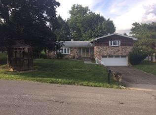 1428 Mystic Valley Dr, Moon township, PA