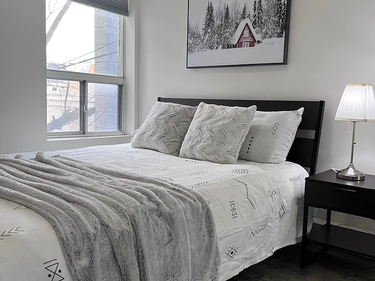 450 Bathurst St #2 — Photo 22
