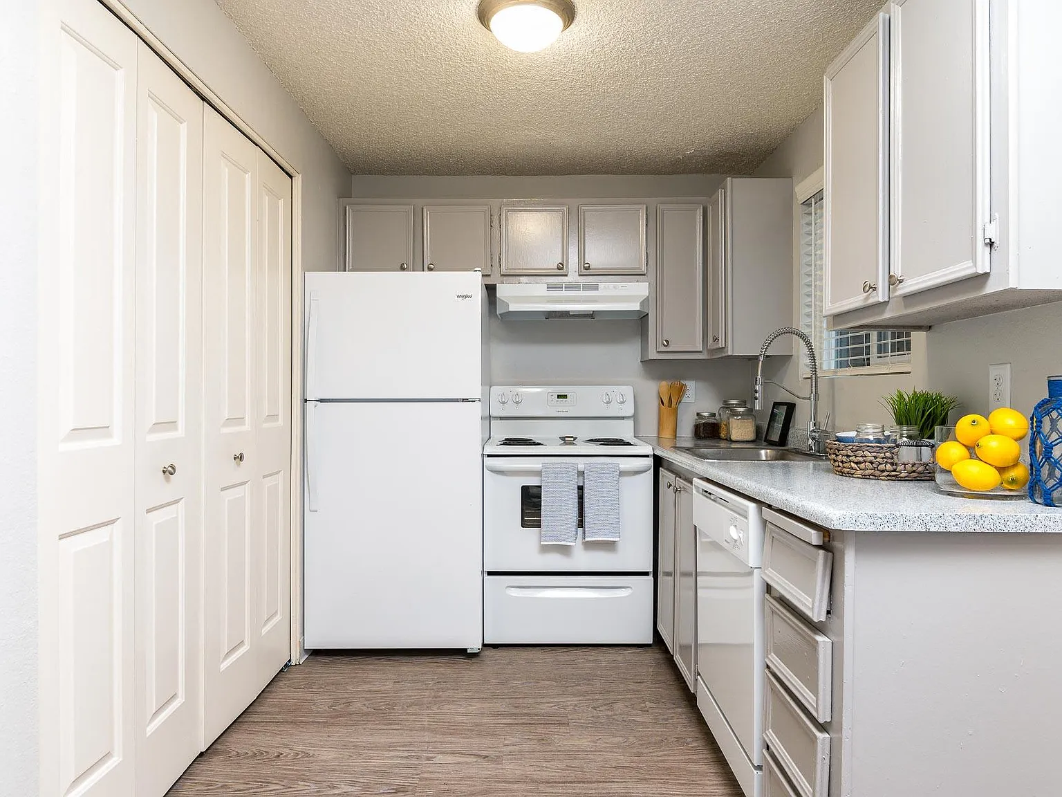 Tamaryn Apartments — Photo 2