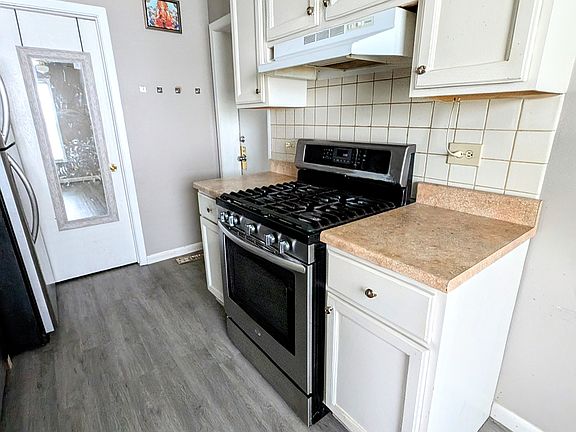 5th image of 233 Sunset Ct #233