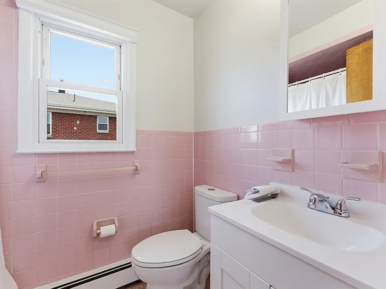 370 Henry St — Photo 14