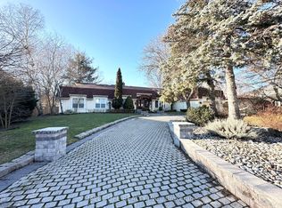 16 Brian Cliff Dr, Toronto, ON M3B2G2