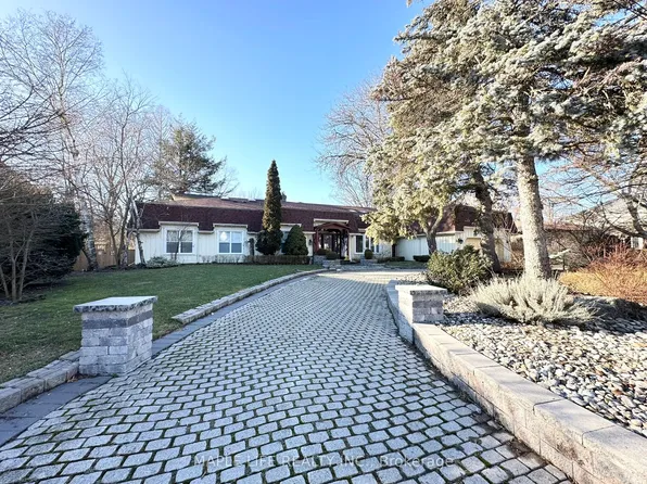 16 Brian Cliff Dr, Toronto, ON M3B 2G2