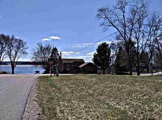 33 Ferry Point, Merrimac, WI 53561