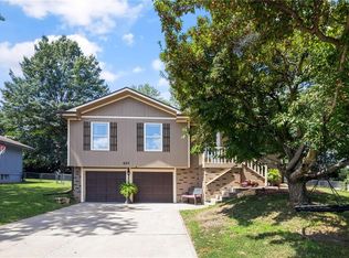 607 Willow Cir, Peculiar, MO 64078