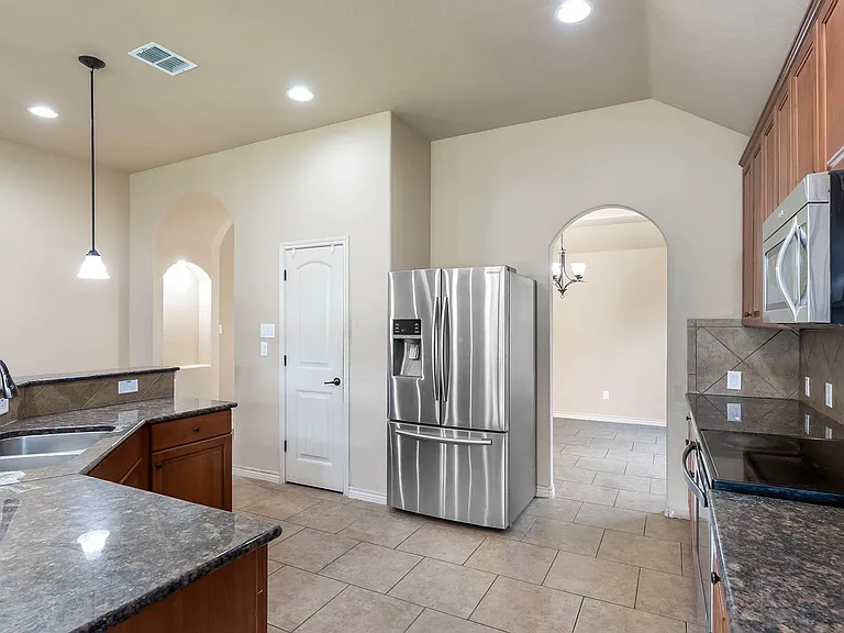 15606 Fox Ln — Photo 11