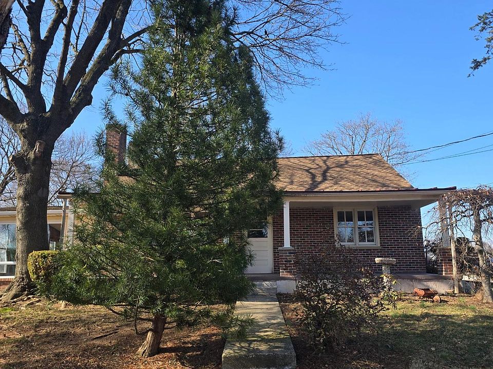 2nd image of 201 4th St