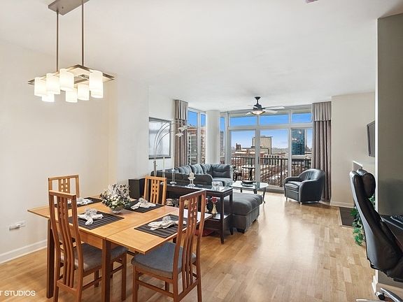 5th image of 1600 S Prairie Ave #1909