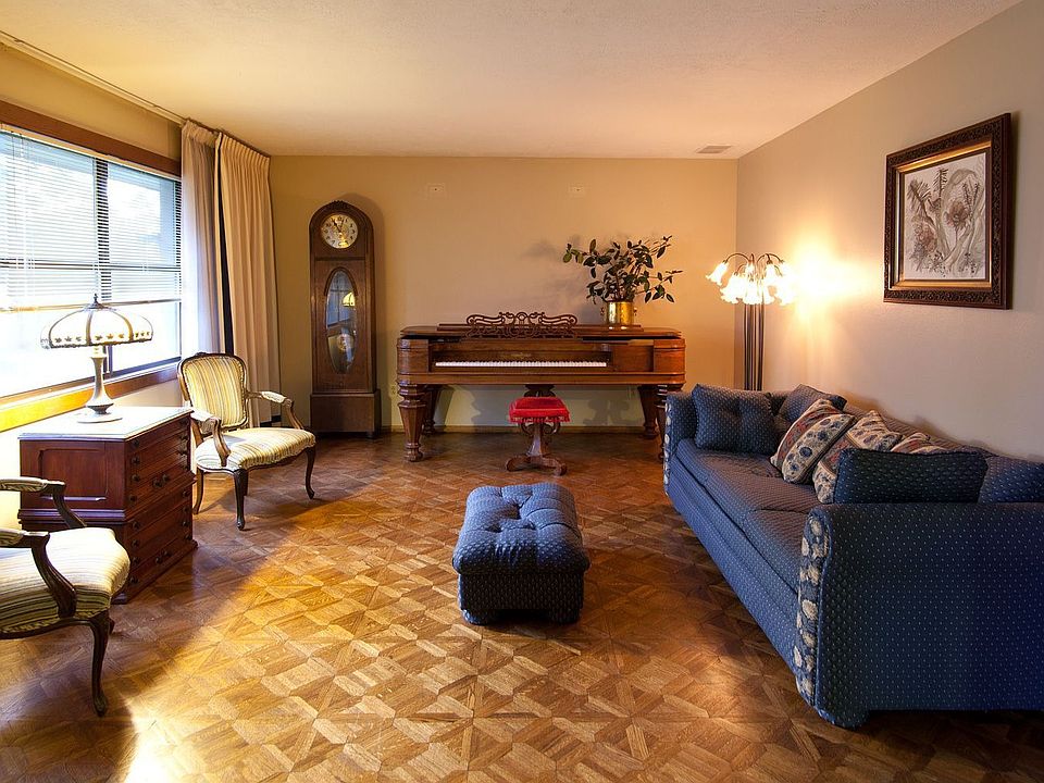 Formal living area