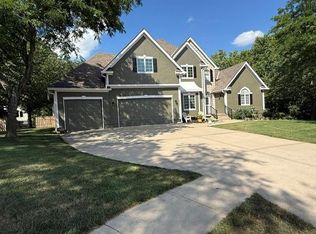 2400 SW Winteroak Ct, Lees Summit, MO 64081