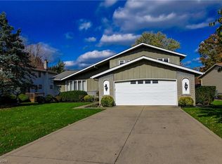 16037 Squirrel Hollow Ln, Strongsville, OH 44136