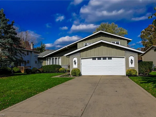 16037 Squirrel Hollow Ln, Strongsville, OH 44136