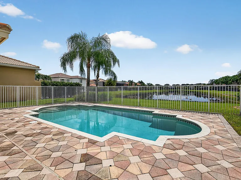 8326 Emerald Winds Cir — Photo 50