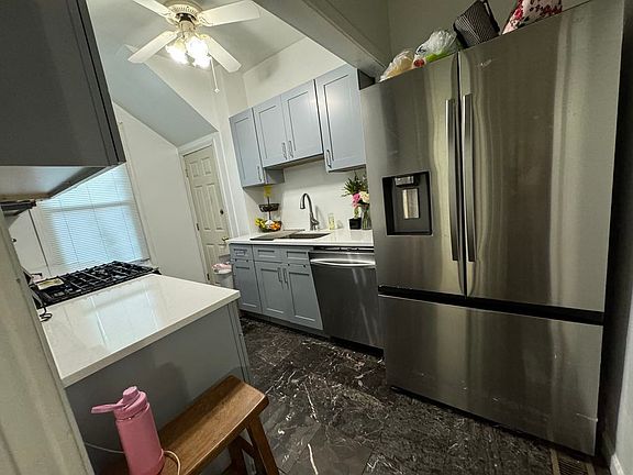 2nd image of 6236 Lincoln Ave #1