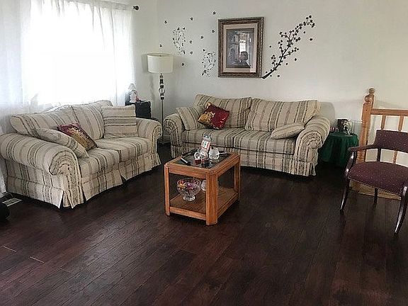 Upstairs living room 