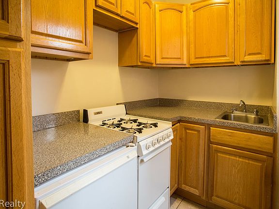 3rd image of 130 8th Ave APT 4H