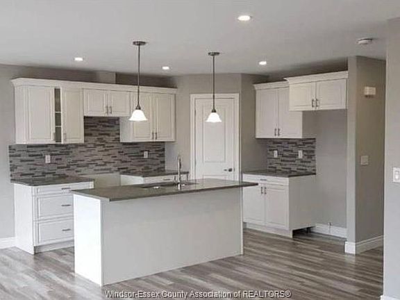 3rd image of 3586 Hallee Cres