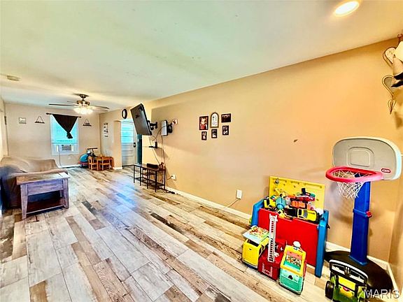 4th image of 852 E Penning Ave