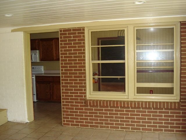 2nd image of 16 Goodson Hill Rd