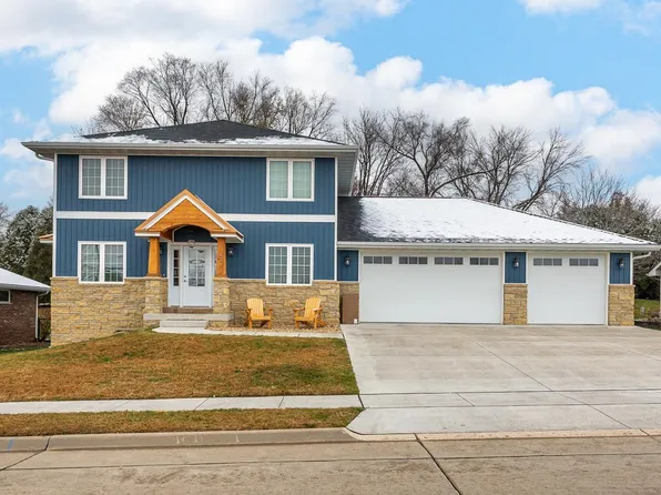 4947 Twilight Dr, Dubuque, IA 52002