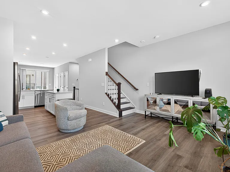 1108 Gleason Way — Photo 10