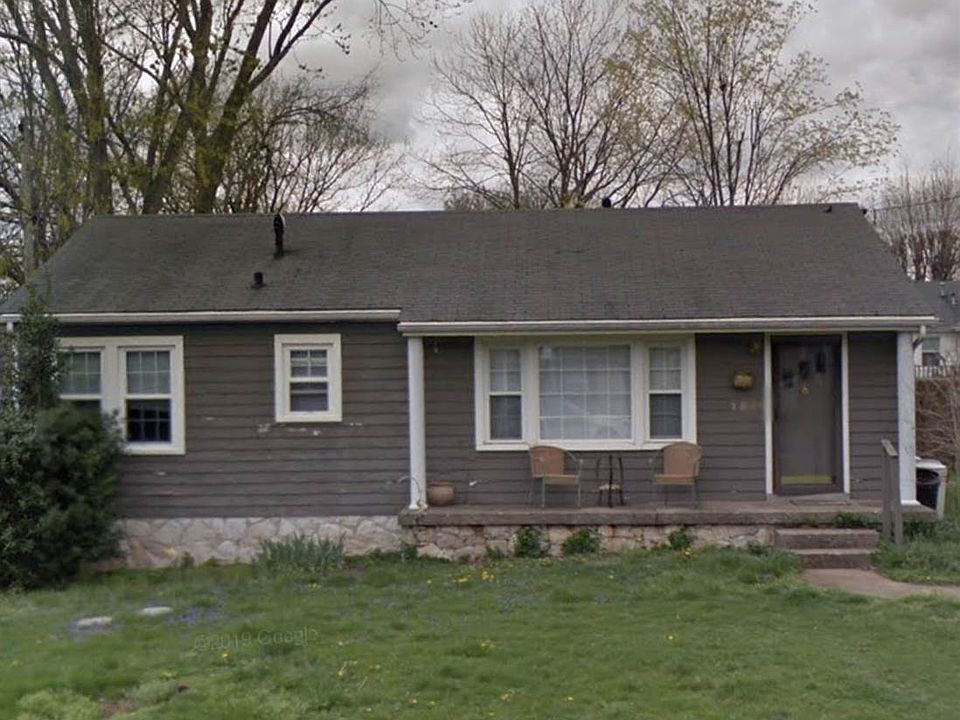 1st image of 1311 Henry Dr