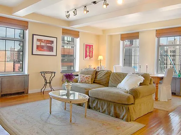465 West 23rd Street image 1 of 4