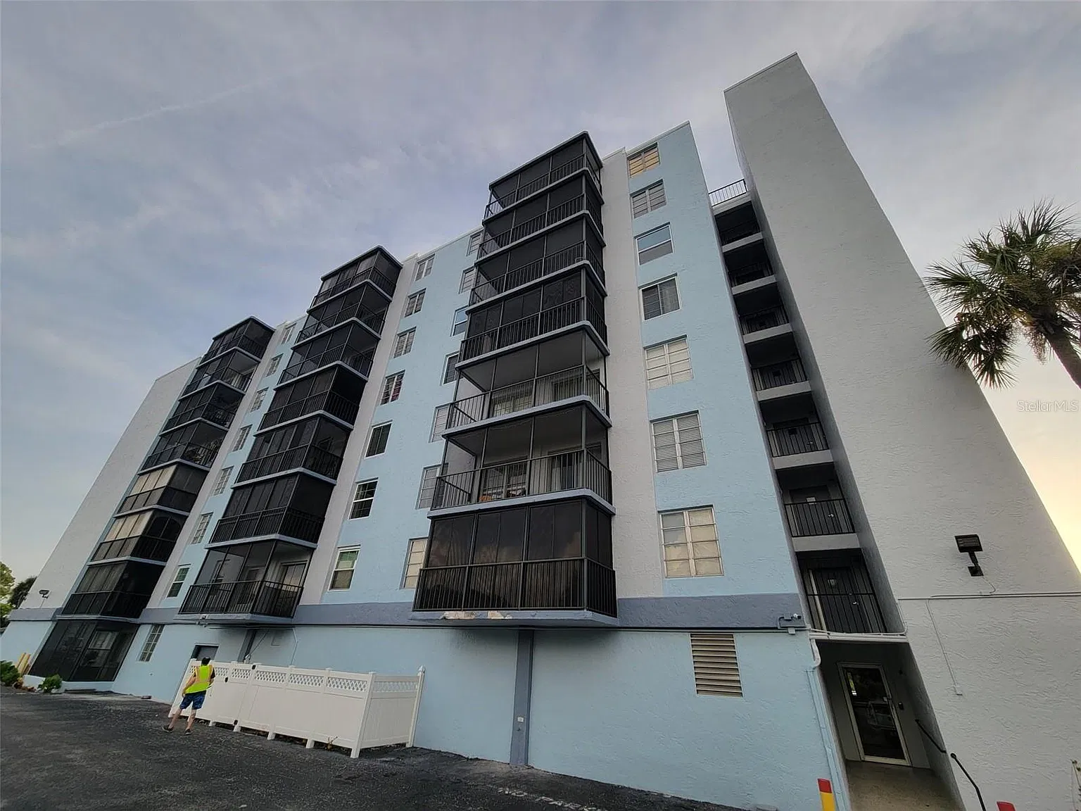 2 bed, 2.0 bath, 940 sqft, $1,600 — Photo 2