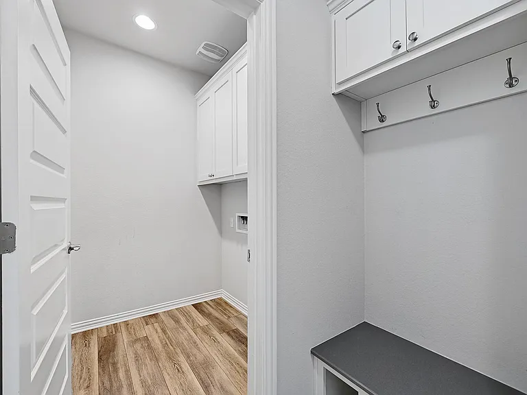8816 Mina Dr — Photo 18