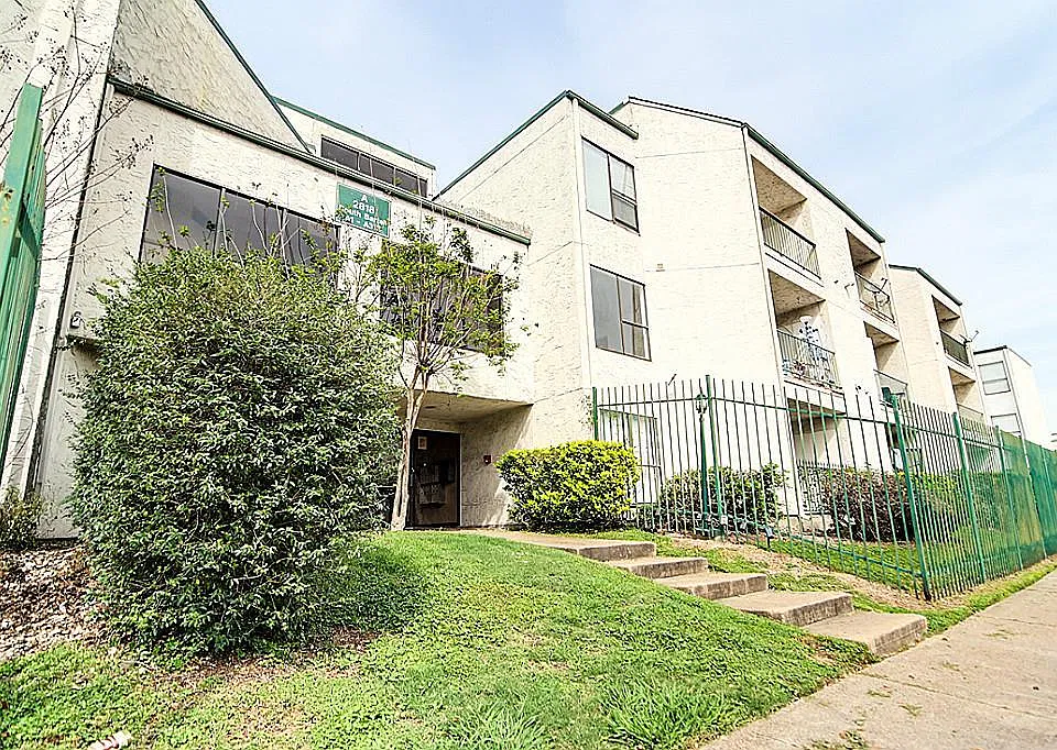 2818 S Bartell Dr #312