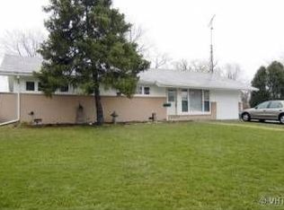 60 Douglas Ct, Hoffman Estates, IL 60169