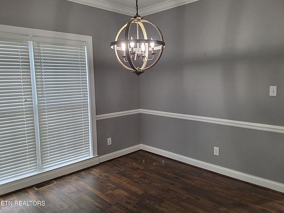 3rd image of 3690 Hirst Cir