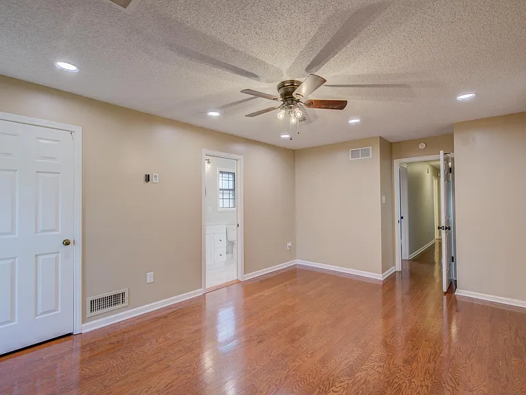 8084 Dogwood Villa Dr — Photo 16