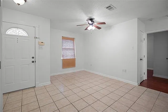 3 bed, 2.0 bath, 1300 sqft, $1,850 — Photo 3