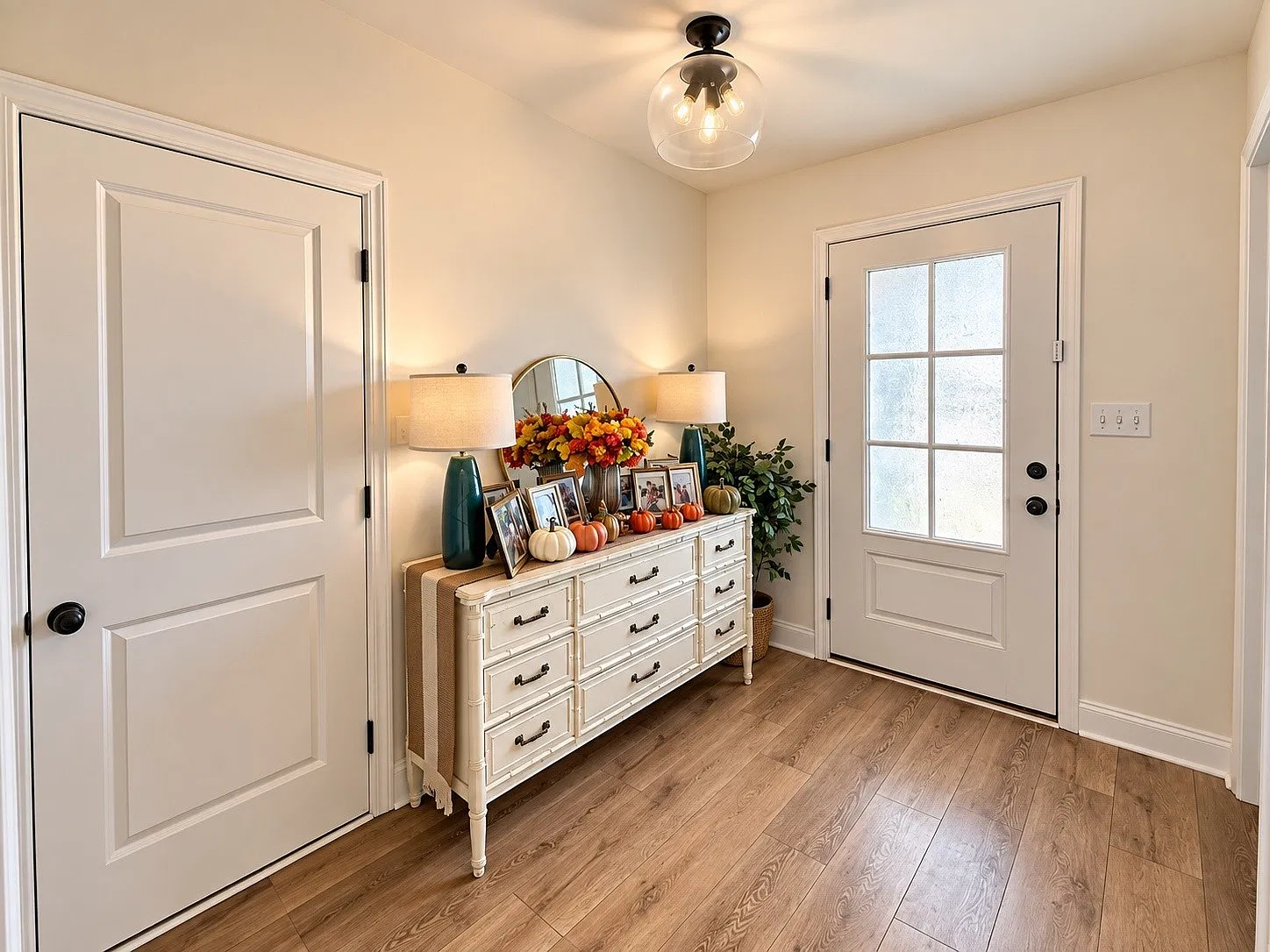 3 bed, 2.5 bath, 1450 sqft, $2,350 — Photo 3