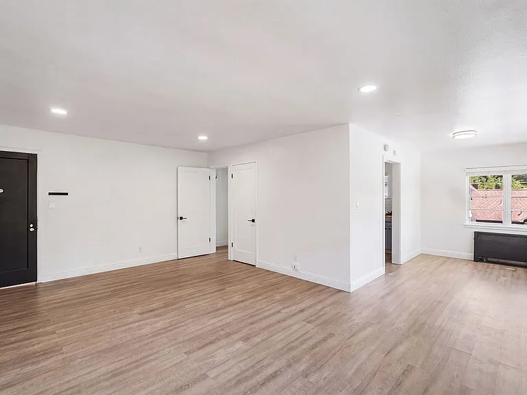 1045 Riverside Dr #D-3 — Photo 5