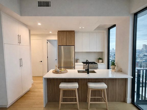 2nd image of 224 W 124th St #1513