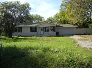 3920 Hilldale Rd, Fort Worth, TX 76119