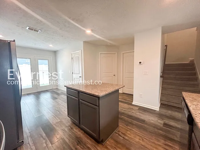 4711 Pompano Ln — Photo 4