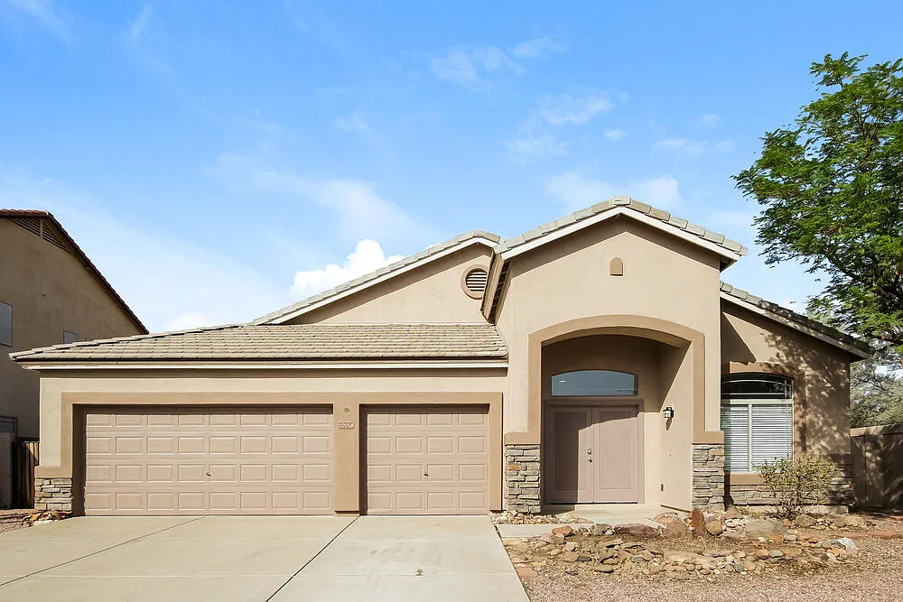 3 bed, 2.0 bath, 2221 sqft, $2,770 — Photo 1
