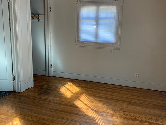 4th image of 113 Manitoba Ave #1
