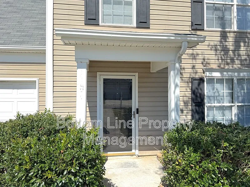 3 bed, 2.0 bath, 1445 sqft, $2,000 — Photo 2